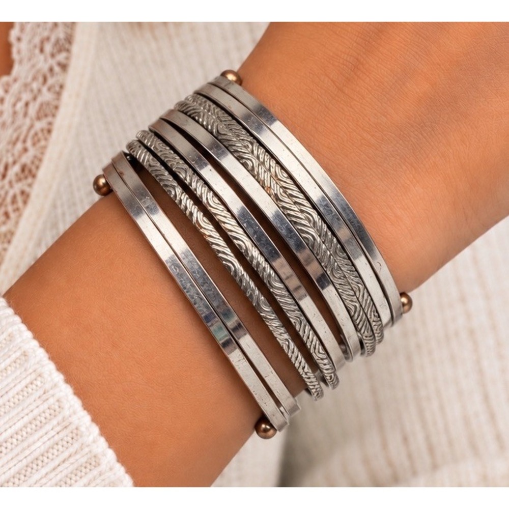 Womens 70s Vintage Silver Tone Multi Strand Etched Wide Cuff Bangle Bracelet
